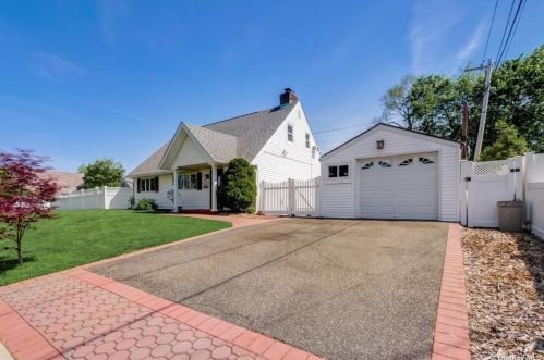 2503 5th St, Hempstead, NY 11554-3222