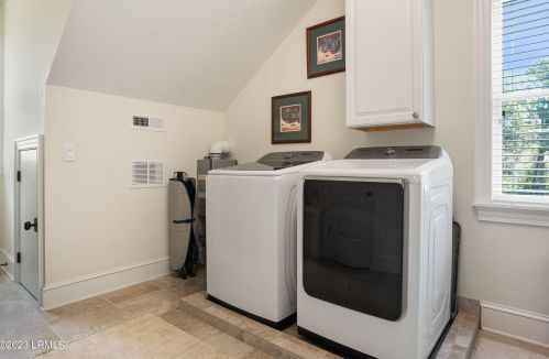 66 Bay Dr, Beaufort SC  29907-1755 exterior