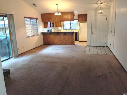 230 Usher Dr, Windsor, CA 95492-8694
