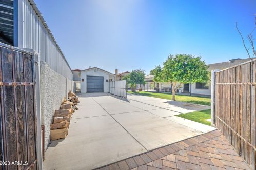 4945 Acoma Dr, Glendale, AZ 85306-4409