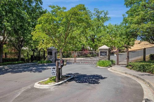 6070 Vine St, Vacaville CA  95688-8724 exterior