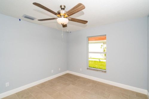 335 Saginaw Ave, Fort Pierce FL 34953-5993 exterior