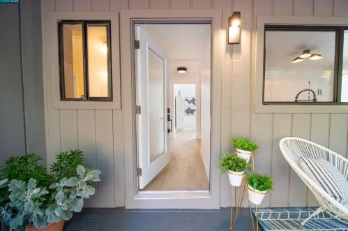27 Dos Posos, Orinda, CA 94563-1849