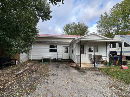 152 Spring St, Yukon, PA 15698-1000