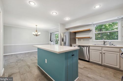 11831 Parliament Dr, Woodbridge VA  22192-1006 exterior