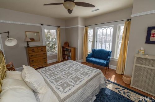 321 Edgewater Dr, Mishawaka IN  46545-6910 exterior