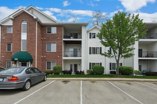 600 Hidden Ridge Ct, Library, PA 15129-8996