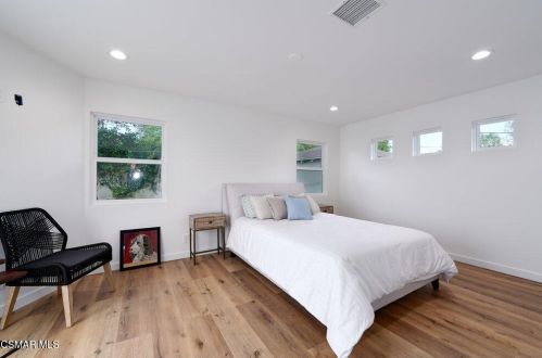 14363 Collins St, Van Nuys CA 91316-1030 exterior