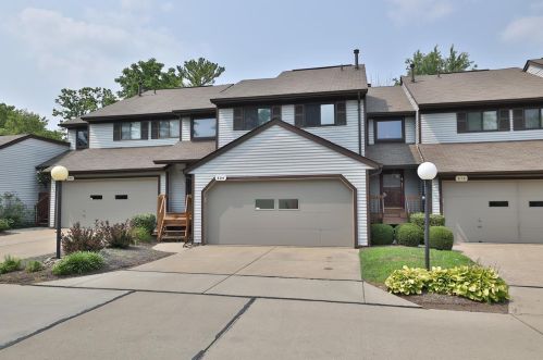 220 Centerbury Ct, Cincinnati, OH 45246-4900