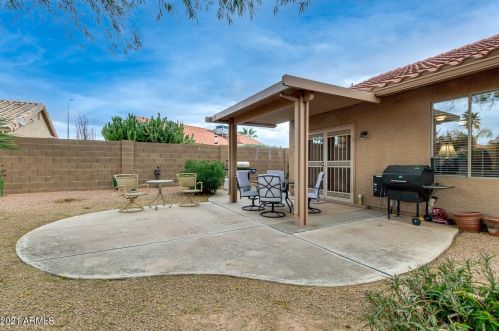 1492 Westchester Dr, Chandler AZ 85249-5091 exterior