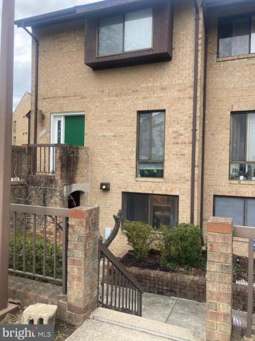 3111 Hawthorne Dr, Washington DC 20017-1040 exterior