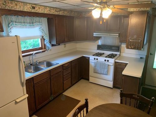 22 3rd St, Homer City, PA 15748-7113