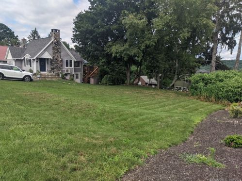 16 Crestway, Danbury CT  06812-2908 exterior