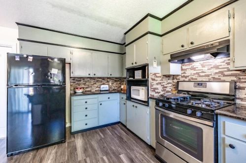 941 Suiter St, Hollister CA  95023-4631 exterior