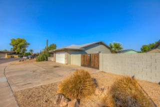 9477 50th Dr, Glendale, AZ 85302-3512