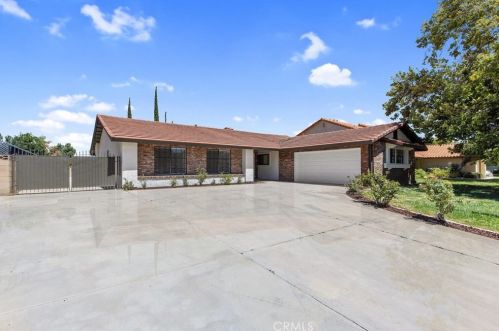 3827 Vista Linda Dr, Lancaster, CA 93536-5461