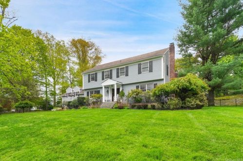 15 Quaker Ln, Chappaqua, NY 10514-1409