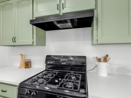 855 Mount Whitney Ave, Laton CA  93242-9724 exterior