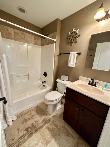 724 Joshua Ln, Lake Geneva WI  53147-4746 exterior