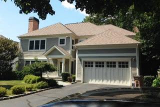 20 Mid River Run Rd, Stamford, CT 06902-1137