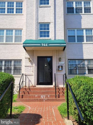 944 Eastern Ave, Washington, DC 20019-7074