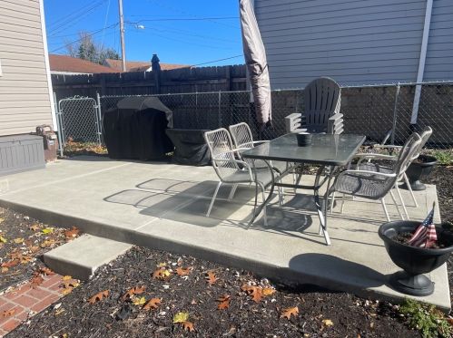 503 Clark Ave, Jeannette, PA 15644-2324
