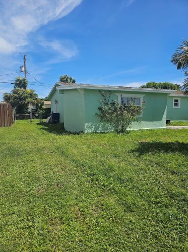 1142 23rd St, West Palm Beach, FL 33407-5747