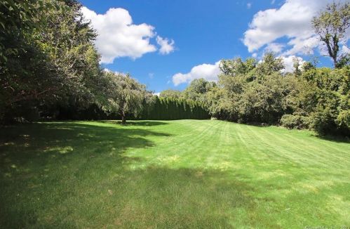 193 Lenore Dr, Huntington CT 06484-1837 exterior