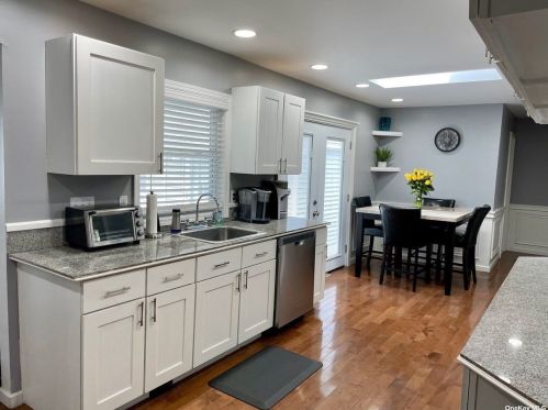 24 Commonwealth Ave, Lake Grove, NY 11755-1723