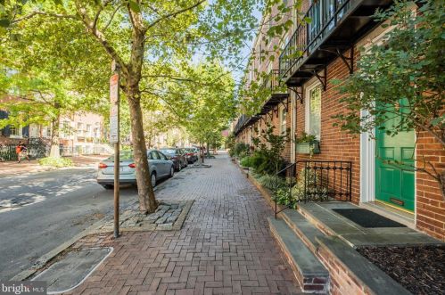 275 3rd St, Philadelphia PA  19106-1209 exterior