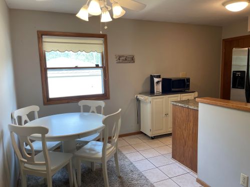 908 Edgewater Ct, Watertown, WI 53098-1709