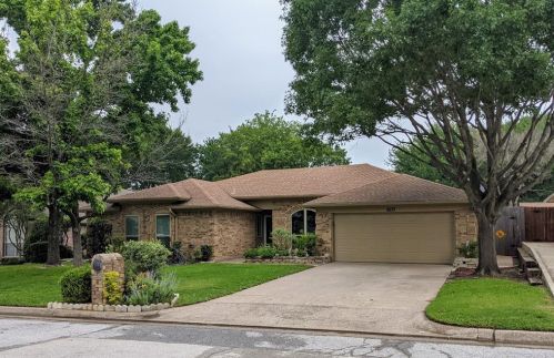 8537 Smith Dr, Fort Worth, TX 76182-7437