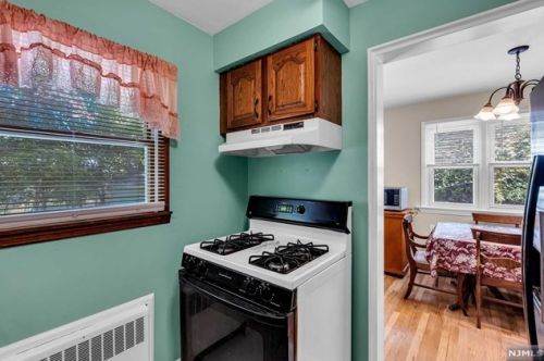 407 Berkshire Rd, Ridgewood NJ 07450-5533 exterior