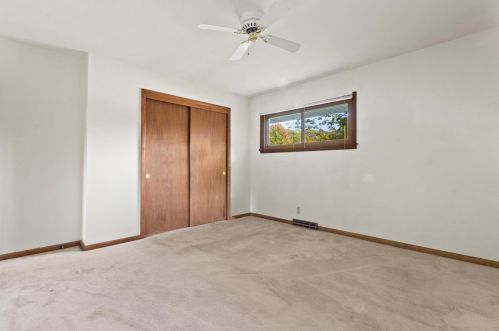 5830 Lakeview Dr, Greendale WI 53129-1937 exterior