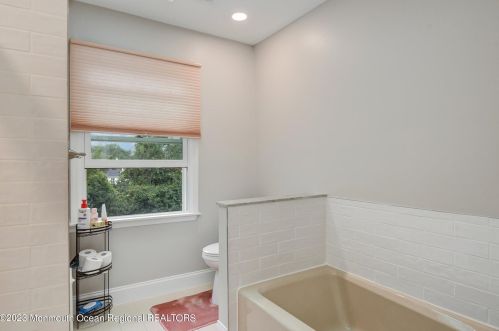 515 Seven Bridges Rd, Little Silver NJ  07739-1742 exterior