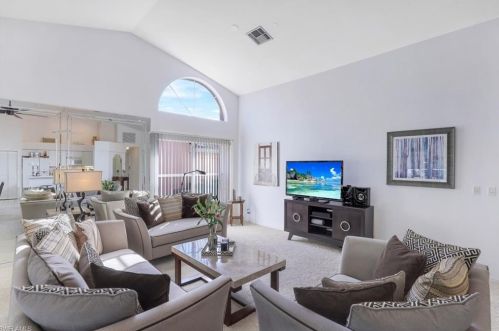 1812 Piccadilly Circus, Naples FL 34112-3687 exterior