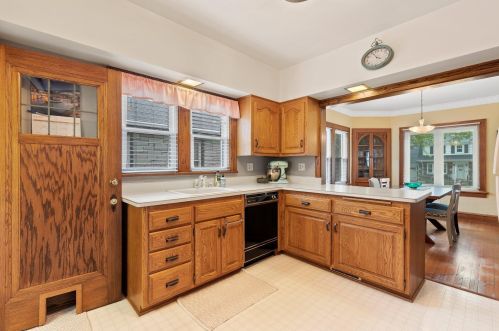 3140 32, Milwaukee WI 53215-4233 exterior