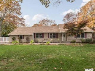 8 Beach St, Brookhaven, NY 11719-9412