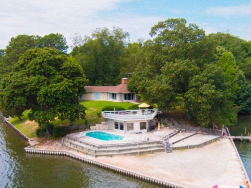 212 Gordon Dr, Weems, VA 22576-2728