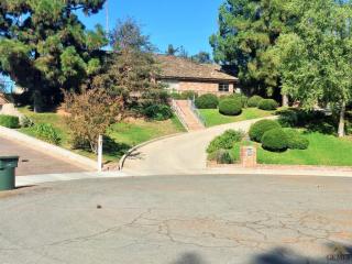 6302 Broadmoor Ct, Bakersfield, CA 93306-3211