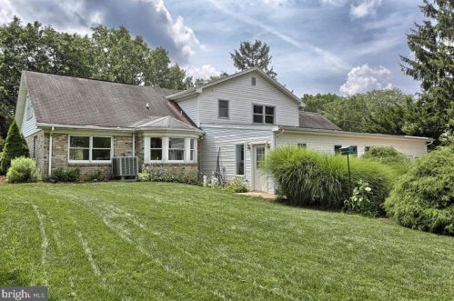 215 Mine Rd, Swatara, PA 17033-2158