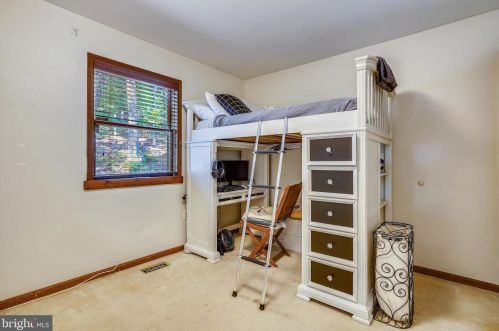 2402 Youngs Dr, Haymarket VA  20169-1532 exterior