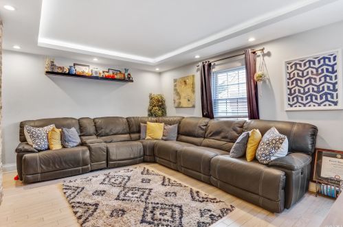 572 Newton Ave, Hempstead, NY 11553-2824
