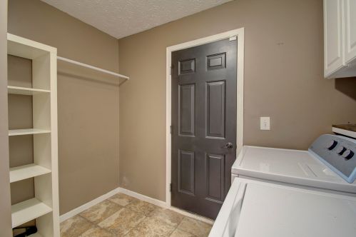 1733 Greatwood Dr, Florence KY  41042-8121 exterior