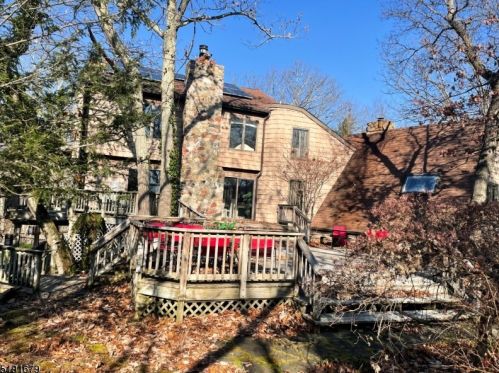 142 Magee Rd, Skyline Lakes, NJ 07456-1123