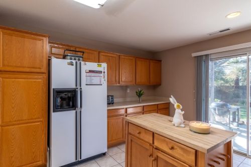 2070 Carousel Dr, Hollister CA  95023-5665 exterior