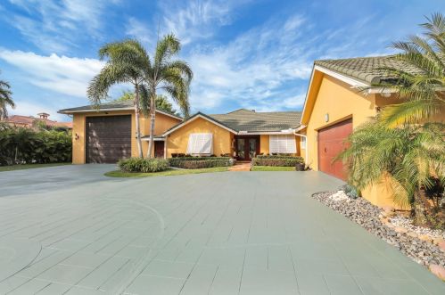 8813 Wendy Ln, West Palm Beach FL  33411-6522 exterior
