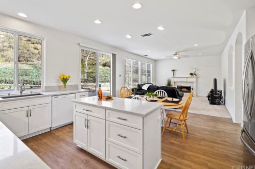 21021 Oakleaf Canyon Dr, Santa Clarita, CA 91321-4673