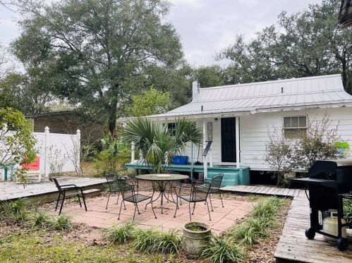 506 Tallahassee St, Carrabelle FL  32322-3204 exterior
