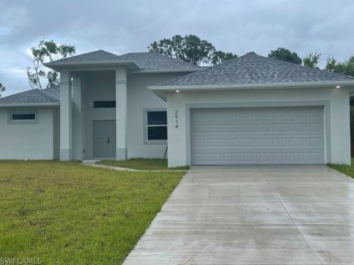 2914 13th St, Lehigh Acres, FL 33972-2556